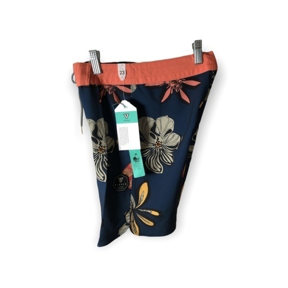 VISSLA BOYS BOARDSHORT Waist 23” - Picture 4 of 7